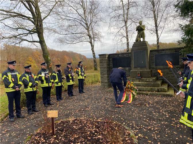 Kranzniederlegung im Gedenken an die Opfer der Weltkriege. Foto: privat