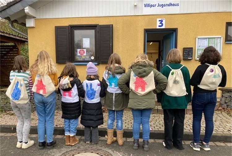 Kreativ-Werkstatt: Dekorative Sportbeutel – jeder Beutel ein Unikat . Foto: Gemeinde Wachtberg/hw