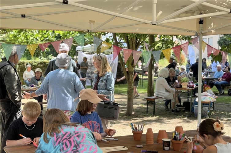 Kreative Angebote für Kinder, gute Gespräche und entspannte Stunden im Grünen prägten die besondere Atmosphäre des Stadtgartenfestes.