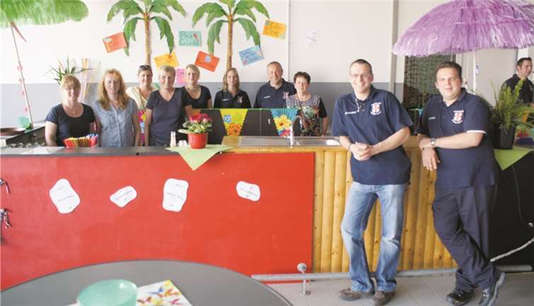 Kreative Mixgetränke schenkten die Damen an der Sekt- und Cocktailbar aus.