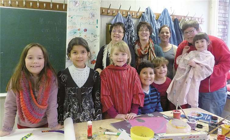 Kreativität ist keine Frage des Alters, Kinder und Eltern freuen sich über die gemeinsame Zeit.privat