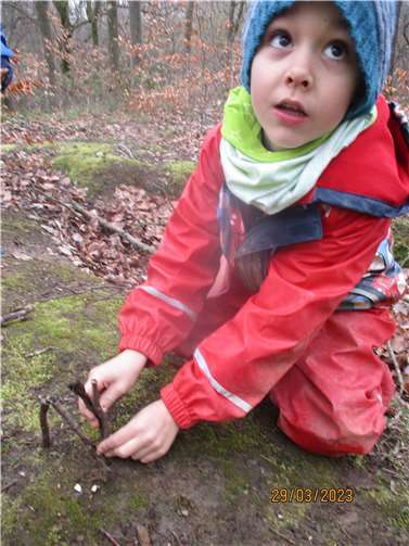 Kreativität war gefragt: Die Kinder gaben sich alle Mühe beim Bau ihres Mäusehauses.