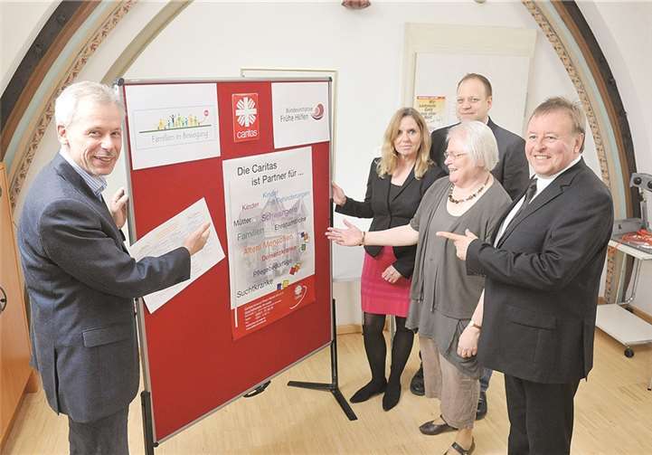 Kreis und Caritas setzen auf „Frühe Hilfen“ für Familien: Richard Stahl (von links), Siglinde Hornbach-Beckers, Annemarie Hoffmann, Holger Lind und Dr. Jürgen Pföhler. KV-AW