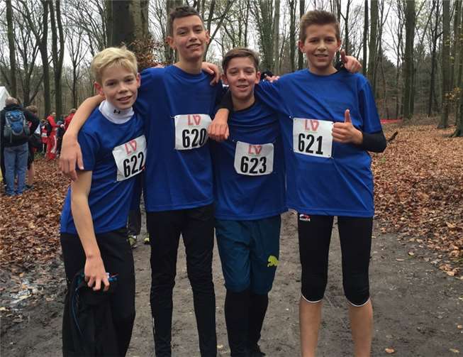 Kreisauswahl U14 Crosslauf Bonn-Rhein-Sieg - mit Hannes Fahl vom TV Rheinbach (rechts).