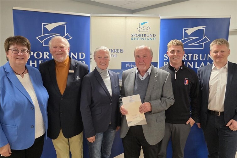 Kreisbeigeordnete Bettina Salzmann, Sportkreisvorsitzender Edwin Scheid, SBR-Präsidentin Monika Sauer, Manfred Ostermann (Silberne Ehrennadel des Sportbundes Rheinland), stellv. Sportkreisvorsitzender Jannik Oster und SBR Geschäftsführer Martin Weinitschke.