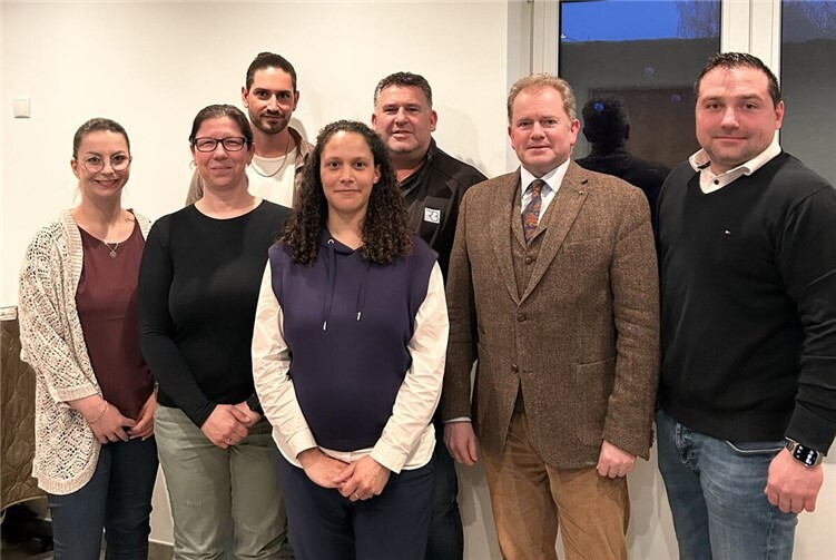 Kreiselternausschuss trifft Landtagsabgeordneten Benedikt Oster, VRM-Geschäftsführer Stephan Pauly sowie Vertreter des Busunternehmen Reuter – Sprachbarrieren, Fahrerwechsel und Beschwerdemeldungen zentrale Themen.