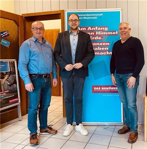 Kreishandwerksmeister Ralf Winn und der 1. Beigeordnete der Verbandsgemeinde Rengsdorf-Waldbreitbach, Pierre Fischer, tauschten sich aus.  Foto: D. Hergt