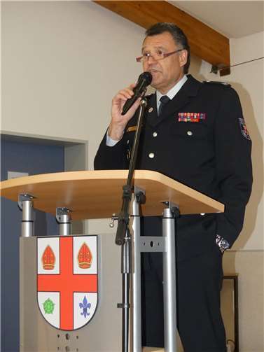 Kreisjugendfeuerwehrwart Günter Hammes leitete die Versammlung und führte durch die 14 Punkte umfassende Tagesordnung.