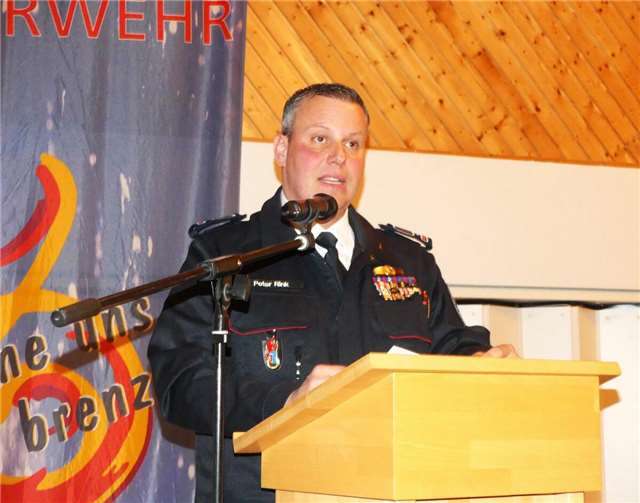 Kreisjugendfeuerwehrwart Peter Rink (Büchel) begrüßte die Delegiertenversammlung und vermittelte einen detaillierten Jahresrückblick.  Fotos: TE