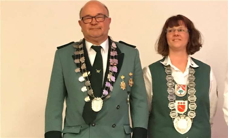 Kreiskönig 2017/2018 Hans-Jörg Hoffmann, Königin der Schützengilde Raubach 2018/2019 Karina Dreser.