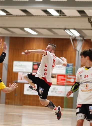 Kreisläufer Oliver Lohner zeigte auch im rückraum seine Qualitäten.