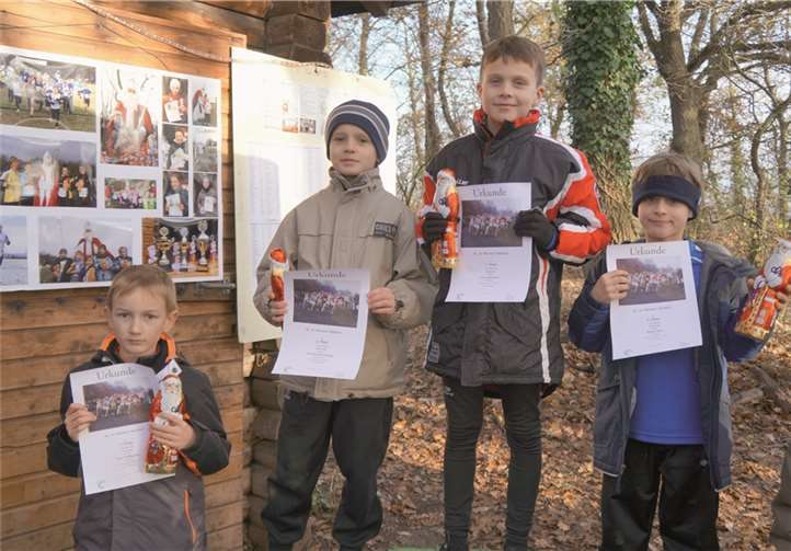 Kreismeister M9: Jonas Baumann auf dem Siegerpodest.privat