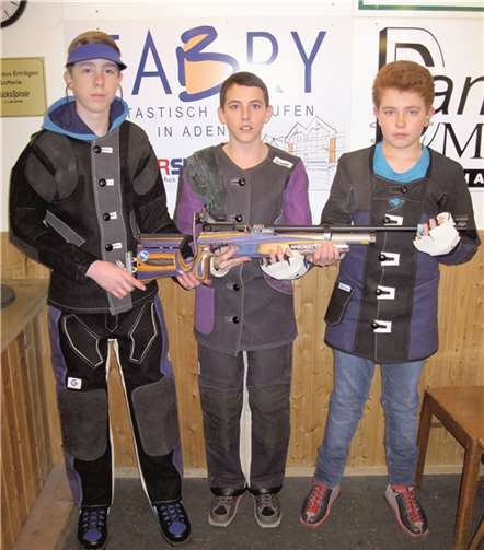 Kreismeister mit Luftgewehr und im LG-Dreistellungskampf: die BSC-Schüler Jannik Stenzel, Andreas Weinand und Nils Hilger. privat