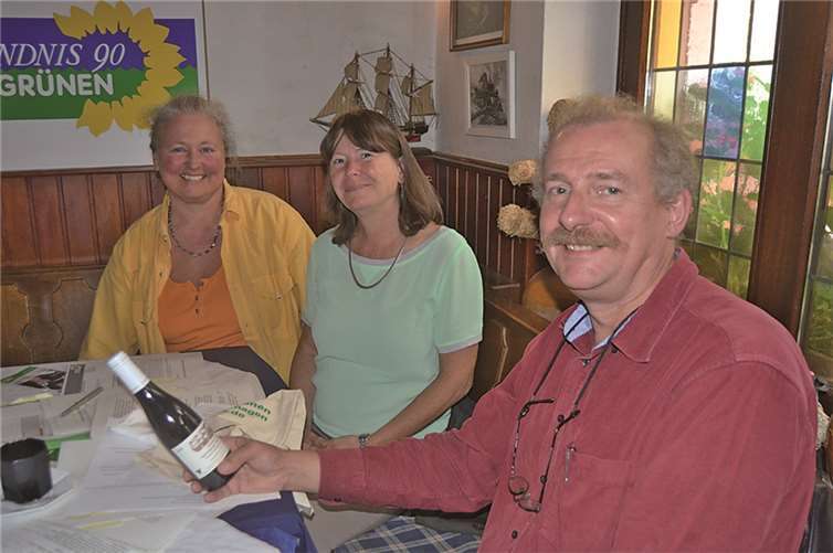 Kreistagsmitglied Frank Bliss, Landwirtschaftsministerin Ulrike Höfken (v.re.).privat