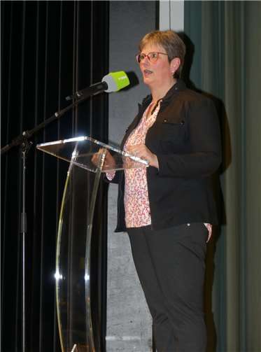 Kreisverbandsvorsitzende Monika Esch hieß im Polcher Forum die Event-Teilnehmer willkommen.