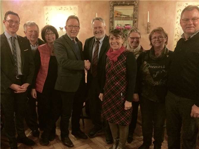 Kreisvorsitzender Erwin Rüddel, MdB (4.v.l.) und die Kolleginnen und Kollegen des CDU-Kreisvorstandes Neuwied begrüßen den neuen Integrationsbeauftragten Prof. Dr. Wolfgang von Keitz in ihrer Mitte. privat