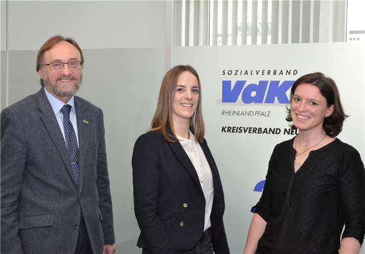 Kreisvorsitzender Hans Werner Kaiser und Kreisgeschäftsführerin DoreenÄ Borges hießen Verena Claudy (M.) willkommen.  VdK