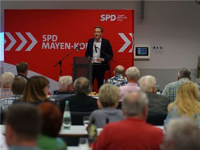 Kreisvorsitzender Marc Ruland und SPD-Mitglieder stehen uneingeschränkt hinter ihrem Kandidaten und gehen geschlossen in den Kommunalwahlkampf 2024.