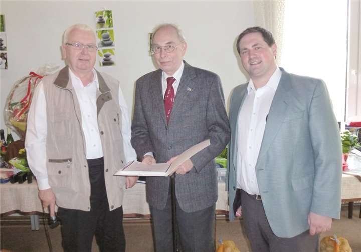 Kreisvorsitzender Rigobert Scherf, Ehrenmitglied und Träger des VdK Ehrenzeichen Toni Nördershäuser, Vorsitzender Ingo Dominik.Privat