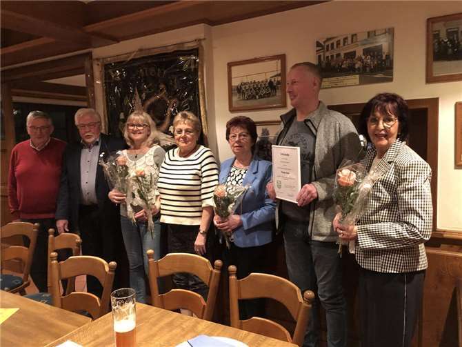 Kreisvorstandsmitglied Karl-Heinz Müller, 1. Vorsitzender Hans-Lorenz Becher, Martina Klein, Elfriede Wolf, Hildegard Becher, Guido Palz, Gilla Nick. Foto: privat