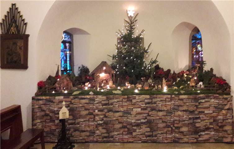 Krippe in der St. Anna-Kapelle zur Weihnachtszeit.privat