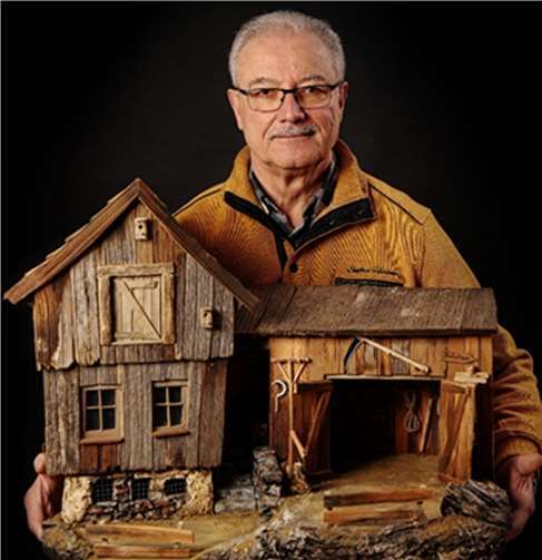 Krippenbauer Friedhelm Ibald.  Foto: Fotostudio Neuschäfer-Rube,Lehmen