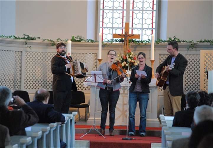Kristian Körver, Anne-Bärbel Ruf-Körver, Daniel Cremers und Esther Reininghaus-Cremers gratulierten musikalisch.
