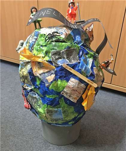 Kritisches Thema kreativ umgesetzt: die Weltkugel-Spardose der Kita Steinbüchel.Foto: Stadt Meckenheim