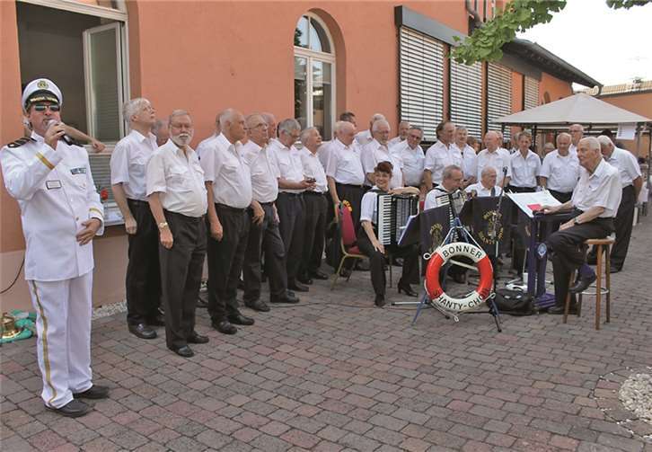 Krönender Abschluss der Feier war der Shanty-Chor aus Bonn.