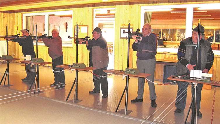Krufter Seniorenschützen ( Rebellen ) starten in die LG-Winterrunde 2014/2015. privat