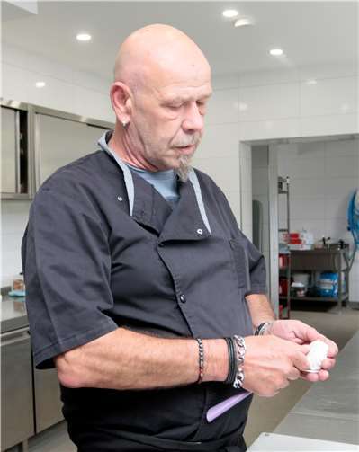 Küchenmeister Harry Bohne kann auf 45 Jahre Berufserfahrung in Gourmet Restaurants und auf Kreuzfahrtschiffen zurückblicken.Foto: