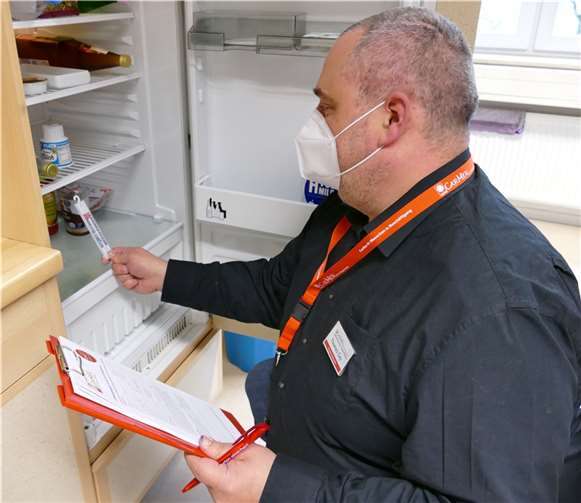 Kühlschrank oder Wasserboiler können teure „Stromfresser“ sein: Der Stromspar-Check der Caritas hilft, Energie und Geld zu sparen. Quelle: Caritasverband Koblenz e.V.