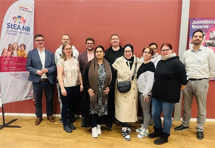 Künftig engagieren sich Tanja Christ, Nadine Lambio, Hiba Tul Aqsa-Khawaja, Julia Klippel, Eman Reslan-Alhabata, Sascha Acker, Matthias Gröber und Dennis Wiest. Darüber hinaus konnten Matthias Gröber und Nemen Tarakci erneut als Delegierte für den Landeselternausschuss Rheinland-Pfalz gewonnen werden. Als Ersatzdelegierte entsendet Neuwied Hiba Tul Aqsa-Khawaja und Sascha Acker. Foto: Stadt Neuwied