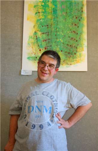 Künstler Stefan Plümmer bei der Vernissage.