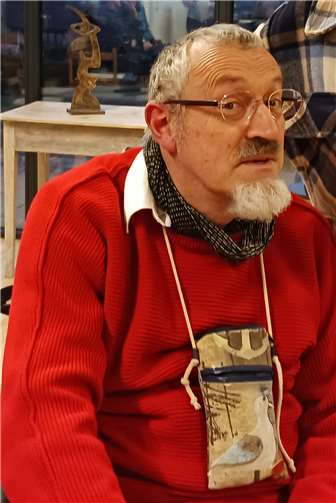 Künstler Sven Schalenberg bei der Vernissage im Kunstpavillon. Foto: HG