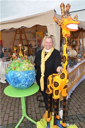 Künstleriche Ideen präsentierte Susi Huhn mit ihren lebensgrossen Giraffen.