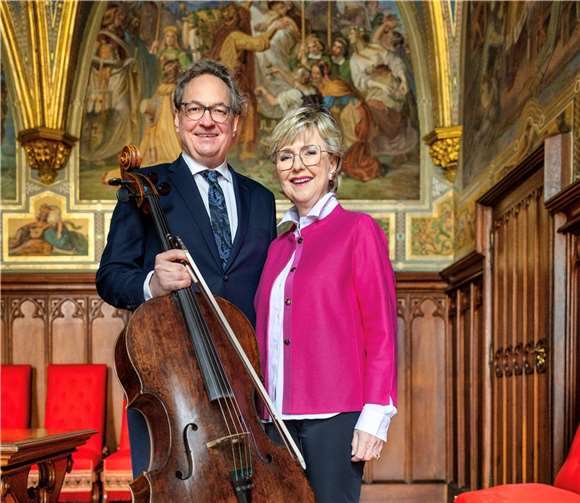 Künstlerischer Leiter und Freundeskreisvorsitzende von Villa Musica laden ein zu „Burgenklassik“ im Mai an den Mittelrhein. Prof. Alexander Hülshoff und Barbara Harnischfeger. Foto: Villa Musica/Herbert Piel