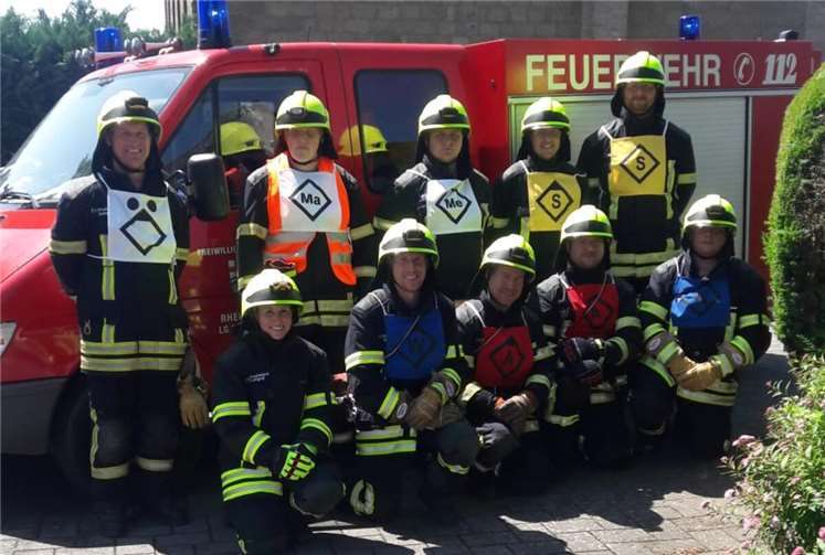 Kürzlich erlangten neun Kameraden und eine Kameradin das Feuerwehrleistungsabzeichen in Bronze in Bell. Foto: Freiwillige Feuerwehr Dreckenach
