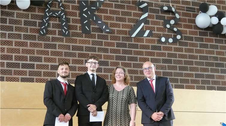 Kürzlich fand in der Sporthalle der Robert-Krups-Schule eine gemeinsame Abschlussfeier für alle Abschlussschülerinnen und -schüler statt.  Foto: privat