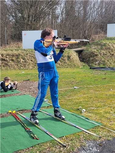 Kürzlich kam es zu einem ersten tollen Biathlonwettkampf mit Mr. Snowloipe und mit Laser-/Luftgewehrklassen.  Foto: Raimund Adams