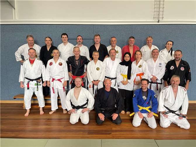 Kürzlich stand beim TV Miesenheim alles im Zeichen des Kampfsports, denn einer der renommiertesten Ju-Jutsu-Großmeister Deutschlands, Achim Hanke, war für einen Techniklehrgang in Miesenheim zu Gast. Foto: privat