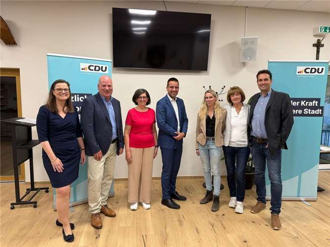 Kürzlich startete die CDU Rheinbach ihre neue Vortragsreihe mit einer Podiumsdiskussion zum Thema „Alter, Vorsorge, Pflege“ in der Schützenhalle. Foto: privat
