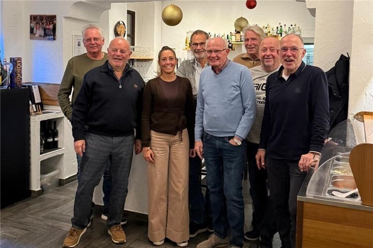 Kürzlich trafen sich Vereinsmitglieder und Unterstützer zu einem gemeinsamen Döppekuchen-Essen im Mönchhof. Fotos: TC Rheinbrohl