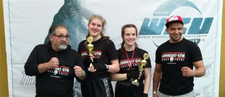Kürzlich traten die Lionheart-GYM Kämpferinnen Naja Jelec (17 Jahre) und Carolin Klinkert (16 Jahre) beim New Comer Turnier „Rheinbach Open 2019“ in der offenen Gewichtsklasse Junioren bis 18 Jahre an.Foto: privat