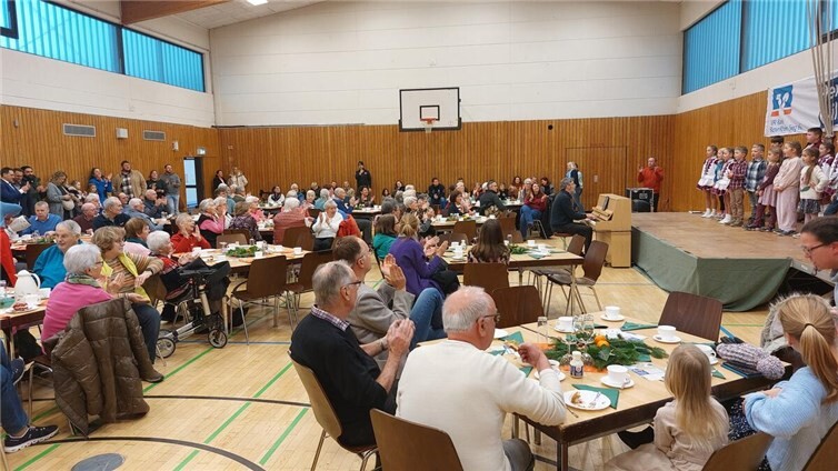 Kürzlich veranstaltete der Männergesangverein Altendorf-Ersdorf e.V. den alljährlichen Seniorennachmittag in der Mehrzweckhalle von Altendorf-Ersdorf. Foto: privat