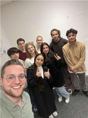 Kürzlich war der heimische Bundestagsabgeordnete Martin Diedenhofen (SPD) beim Jugendbeirat der Stadt Neuwied zu Gast.  Foto: Martin Diedenhofen