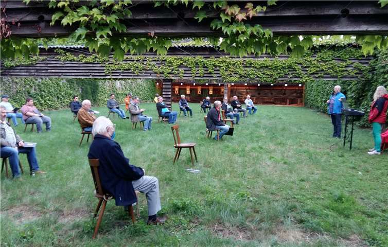 Kürzlich war es endlich wieder so weit und der Männerchor konnte nach langer Pause wieder proben.Foto: privat