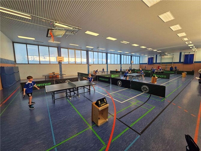 Kürzlich war es nun soweit und das 1. Meisterschaftsspiel fand in der neuen Turnhalle statt und dies gleich mit vier Teams auf einmal. Foto: privat