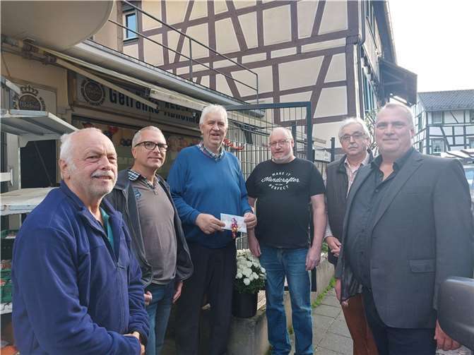 Kürzlich wurde Paul Juchem die Verdienstmedaille des Landes Rheinland-Pfalz für besonderes ehrenamtliches Engagement verliehen. Überreicht wurde diese durch den Leiter der SGD Nord, Wolfgang Treis. Auch der Ortsbeirat Unkelbach gratulierte herzlich. Foto :privat