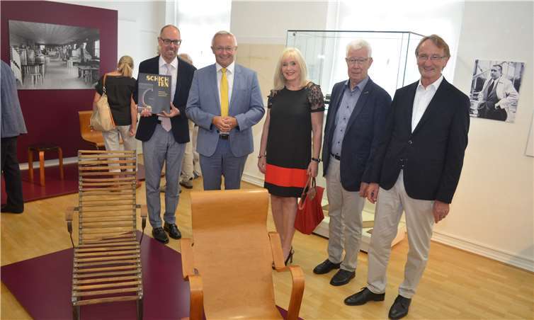 Kürzlich wurde die Ausstellung „Schichten“ feierlich eröffnet.Roentgen Museum Neuwied